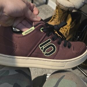 Skechers Kids Sneakers in Maroon and Neon Green